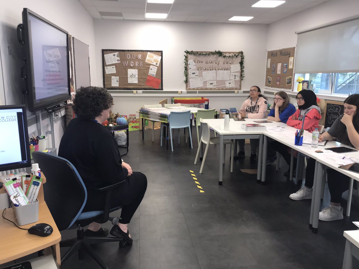 earlyyearsefc's tweet photo. We welcomed a primary school teacher and SEND expert to speak to our T Level students so they could Ask the Expert @NCCEpping_ @NewCityCol @earlyyearshelin @CACHEORG https://t.co/UHViZfh60t