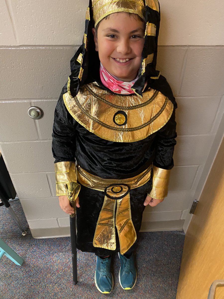 TFreymuth183's tweet photo. King Tut came to help us learn about his time as ruler this AM! #allinoxbow https://t.co/qbTZ6oFj9Y