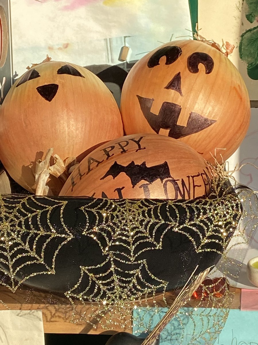 shrekbox's tweet photo. #HappyHalloween https://t.co/MlYKViptBR