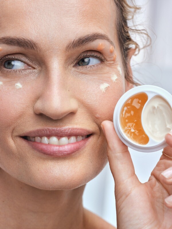 KellyFUnsworth's tweet photo. New must-have!✨
Anew Lifting Dual Eye System includes caffeine-infused gel to visibly tighten and a peptide-rich cream to help firm and smooth your skin.
You get 2 for the price of 1. And right now its only £10!
https://t.co/TkCjk1hIcr
#EyeCream #TLC #Avon https://t.co/SbHPIpujue