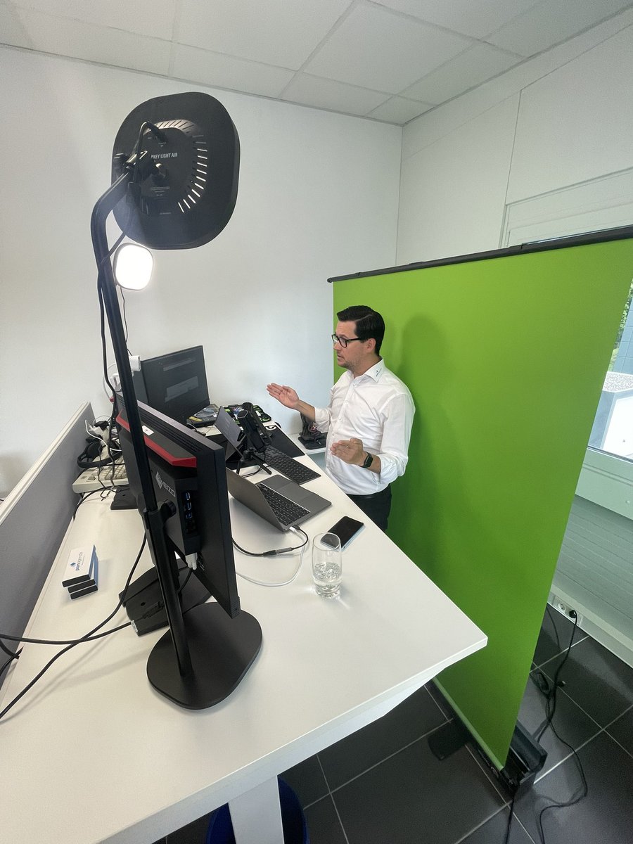 cadler80's tweet photo. Prepping for my @CollabSphere sessions today, where I will talk about HCL Nomad Web & @panagenda MarvelClient
#CollabSphere @HCLDigital @HCL_CollabSup @HCLAmbassadors #dominoforever https://t.co/dwx99StdvQ