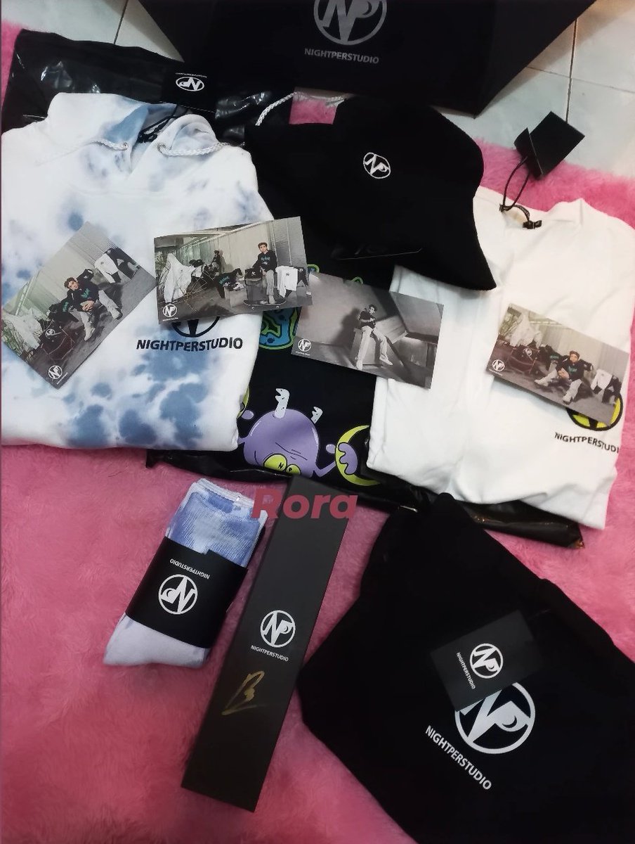mystouruss's tweet photo. Beyond happy  🎉
Thank you CEO @nightperstudio arrived safely to me in indo🖤🤘
@perthppe the product really amaizing 🤘🔥 been waiting for so long and i'm really satisfied with the product.
#KDPPE 
#PerthTanapon 
#NIGHTPERSTUDIO https://t.co/qRIr6q1TAt