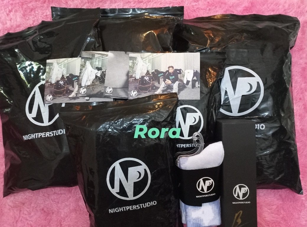 mystouruss's tweet photo. Beyond happy  🎉
Thank you CEO @nightperstudio arrived safely to me in indo🖤🤘
@perthppe the product really amaizing 🤘🔥 been waiting for so long and i'm really satisfied with the product.
#KDPPE 
#PerthTanapon 
#NIGHTPERSTUDIO https://t.co/qRIr6q1TAt