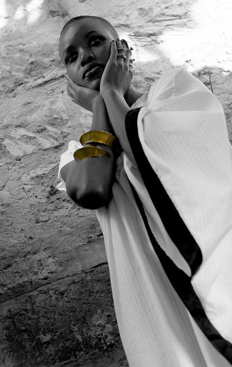 AdeleDejak's tweet photo. Always find beauty in things that are odd and imperfect, they are much more interesting.

#Africanwoman #HandmadeinKenya #Africanfashion #Keyanbrand #Affordableluxury #africanstyle #africanaccessories #sustainablefashion #fashionafrica  #fashionaccessories  #madeinkenya #jewelery https://t.co/j8QxdArYHm