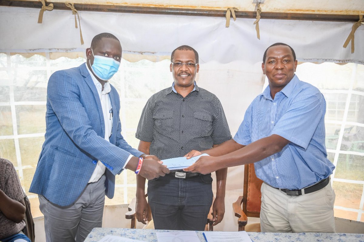 dg_mwaniki's tweet image. We held our cabinet meeting at LHS Ol Moran. Aim? To weigh recovery progress after weeks of banditry attacks. Also, Governor @NdirituMuriithi signed to law 2 critical bills, Laikipia Climate Change Bill and the Laikipia Youth Service Bill 
@LaikipiaCountyG 
#thisislaikipia
