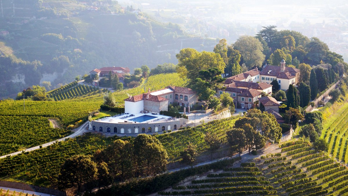 DeparturesInt's tweet photo. After stopping by @Artissimafair, head out for a stay in some of #Italy’s most characterful hotels, where the #wine and #truffles are at their best. 🍷 @casadilanga #nordelaia #relaissanmaurizio 
https://t.co/6D2ejkYWlp https://t.co/musEpbaJn4