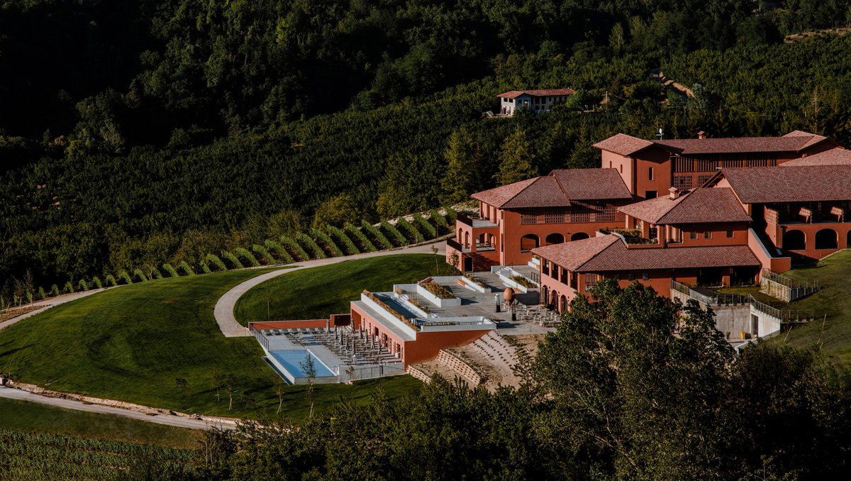 DeparturesInt's tweet photo. After stopping by @Artissimafair, head out for a stay in some of #Italy’s most characterful hotels, where the #wine and #truffles are at their best. 🍷 @casadilanga #nordelaia #relaissanmaurizio 
https://t.co/6D2ejkYWlp https://t.co/musEpbaJn4