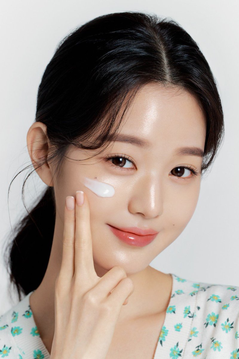 wonyoungpics's tweet photo. innisfree update https://t.co/mLWFk4XXJc