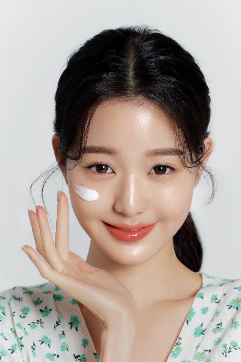 wonyoungpics's tweet photo. innisfree update https://t.co/mLWFk4XXJc
