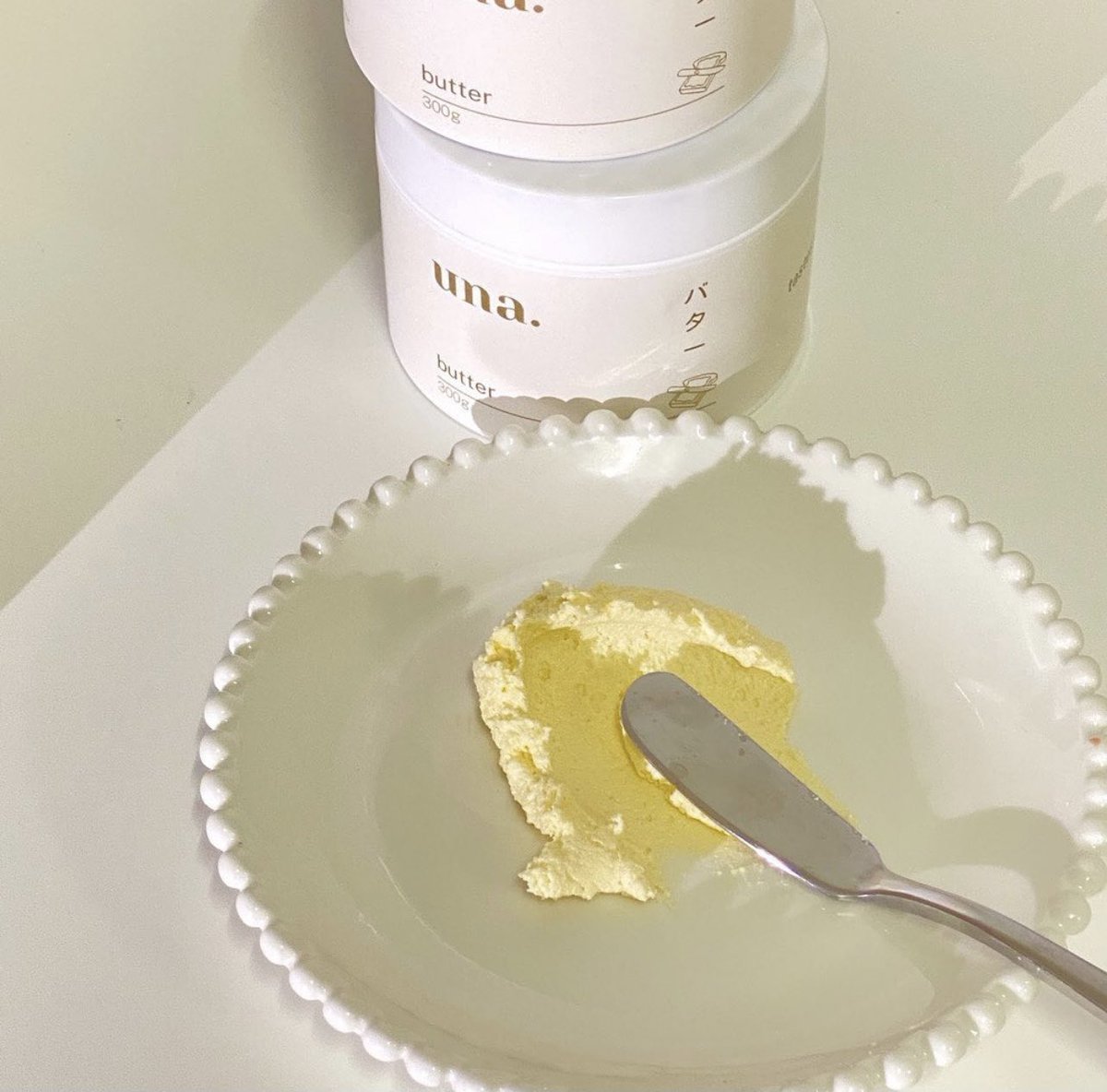 unabutter's tweet image. Una.butter คืออะไรน้า??
Una.butter คือเนยปรุงสำเร็จ ในสูตรลับเฉพาะของเรา ใช้ Premium butter เป็นส่วนประกอบหลัก เลยทำให้ รสชาติ ความหอม ความฉ่ำ ความนัว ไม่เหมือนใครแน่นอน
สีและกลิ่นทางเราไม่ใส่เพิ่มเติมใดใด
 ทุกคนจะได้สัมผัสรสและกลิ่นนัวๆ อย่างเต็มที่
ฝากเอ็นดูน้องเนยด้วยนะคะ 🧈💖