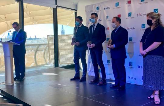 saludand's tweet photo. 🏆👏🏽🦴Traumatología y Cirugía Ortopédica del @HSJD_Aljarafe ha obtenido el Premio Best Spanish Hospitals Awards en la categoría de aparato musculoesquelético por su eficiencia, adecuación y calidad asistencial.
👇🏽
https://t.co/jPUEAKQ6Vu https://t.co/qZlO7qsokW