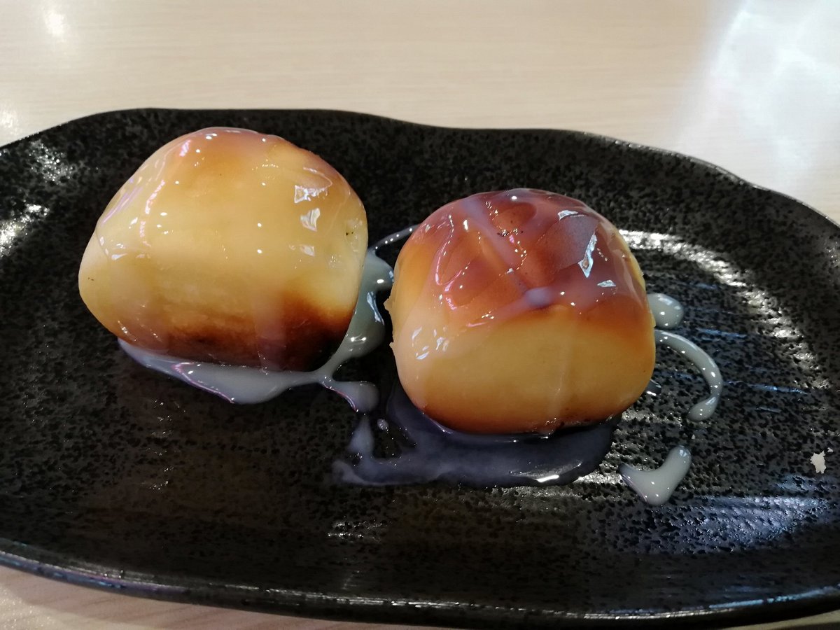 今日食べたもの
一枚目、沙県まぜそば ゴマダレのまぜ麺、650円。
二枚目、焼きまんじゅう 肉まんやあんまんの皮みたいなまんじゅうの串焼き。
ご飯代わりに注文したけど何故かシロップがけで甘いけどほかほかで美味しい 180円。
三枚目手前 羊肉の串焼き120円とタコの串焼き180円。 