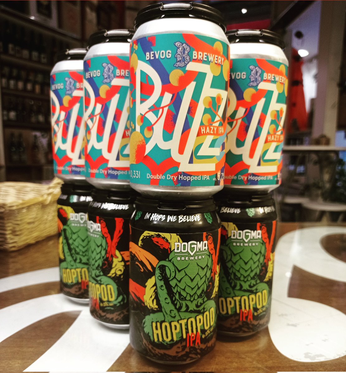 TheBrewMilano's tweet photo. Giornata uggiosa? Pioggia di luppolo!! 🌱🌱🌱
.
@bevog_brewery 🇦🇹
BUZZ DDH Hazy IPA 5.7%abv 🐝
.
@dogmabrewery 🇷🇸
HOPTOPOD IPA 6.5%abv 🐙
.
|
#KeepDrinkingWithUs https://t.co/2Lo4JzRCmD