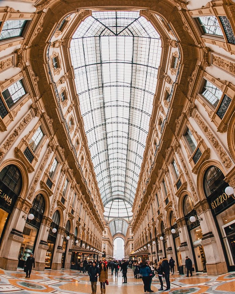 PremiumIncoming's tweet photo. #travelquestion time! 🎉... and today we make it very, very easy... What is the place in the picture and in which Italian city is it located? 🤔 https://t.co/yAXNTSNZH3