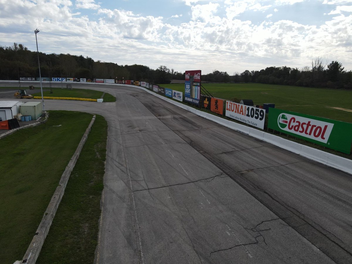 DelawareSpdway's tweet photo. 🚧🦺 We have another construction update!

The @JAARExc and @AAROCAgg teams worked hard yesterday and have the track looking great! The portion of the track that will be resurfaced has been milled and additional surface prep has started in the corners. https://t.co/Hc9DljDwIu