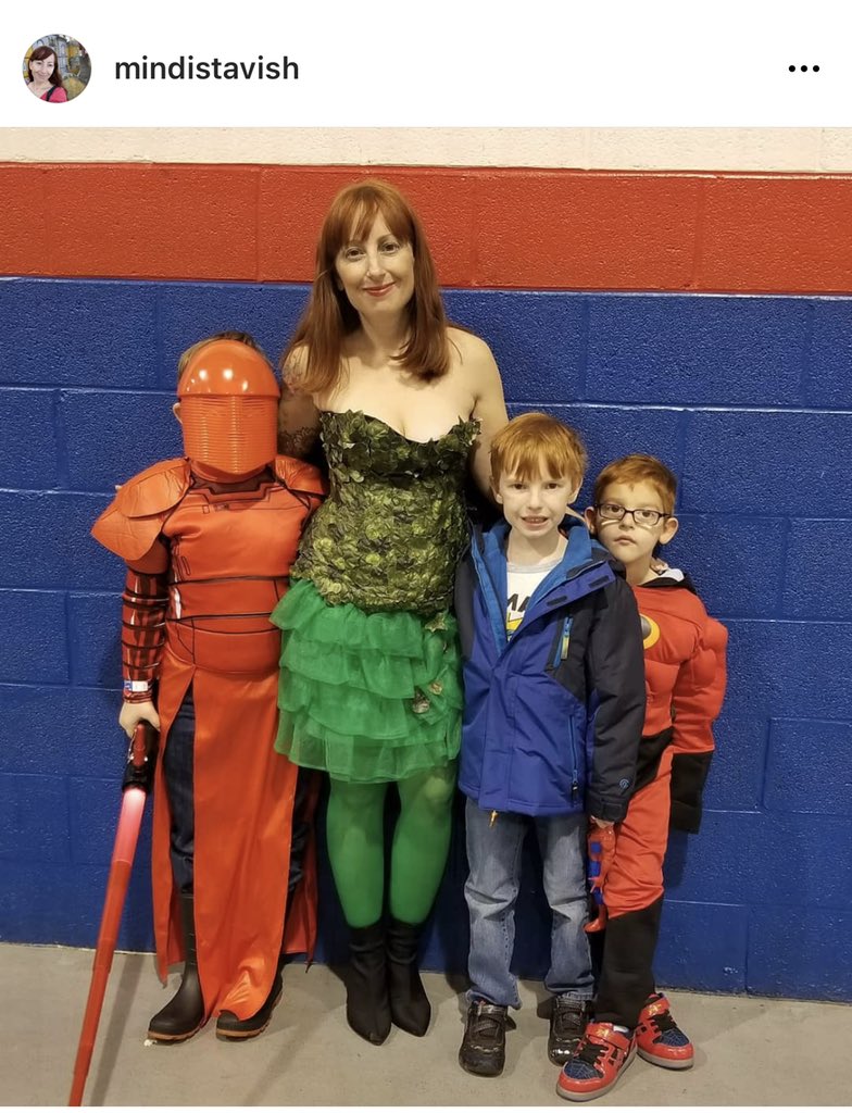 SimplyStavish's tweet photo. #halloweenflashback from #ComicCon 2019 the middle child is always the stubborn one! #RedheadAF https://t.co/KEg1wxFO5T