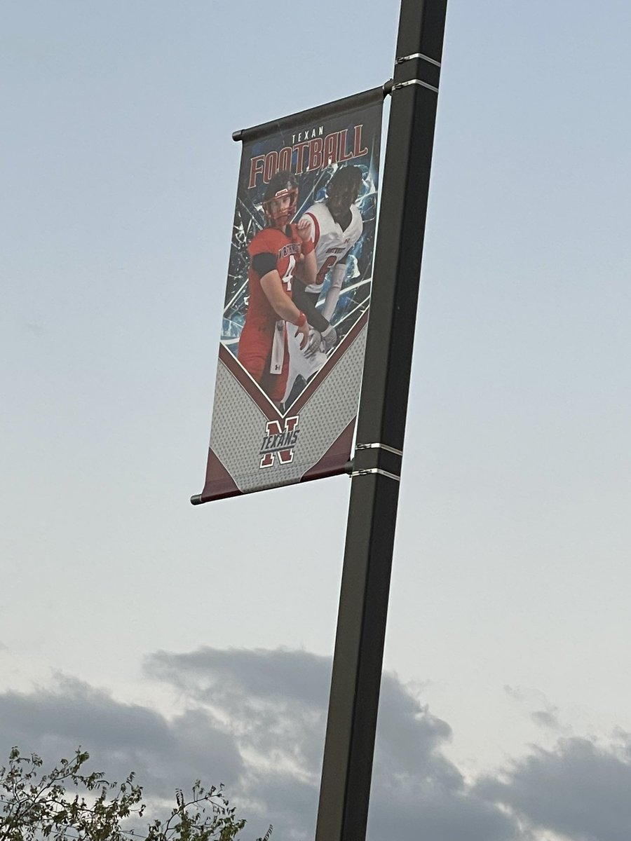 kchelmick's tweet photo. Anyone see the new signs on Texan Drive?! @NHSTexans #OurRoad #Flagship https://t.co/KMBPRS3Fr9