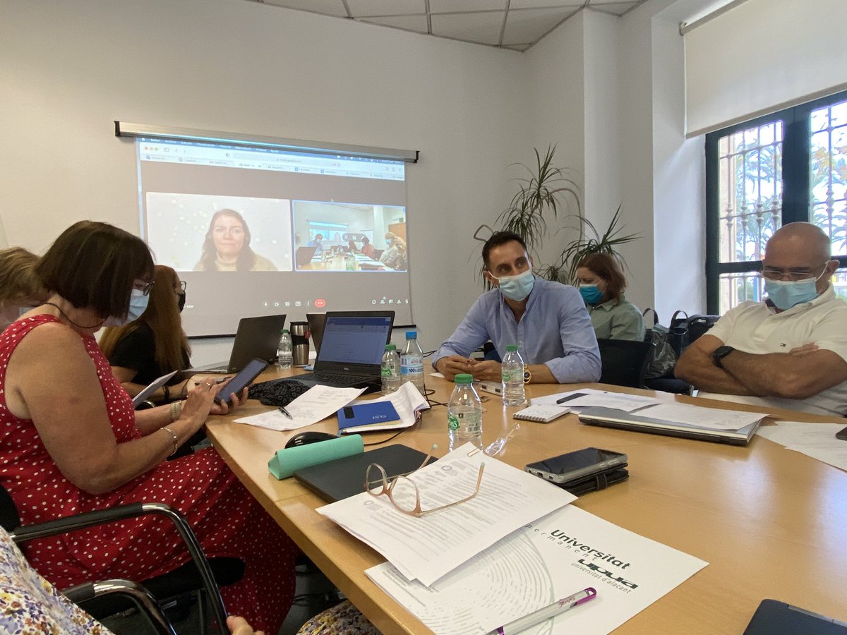 JalonenJohanna's tweet photo. @ATohmola visited us today about an usage of her GeroNursingCom-tool in #GNurseSIM project. Kiitos Anniina🙂 https://t.co/YgZKDkGt2f