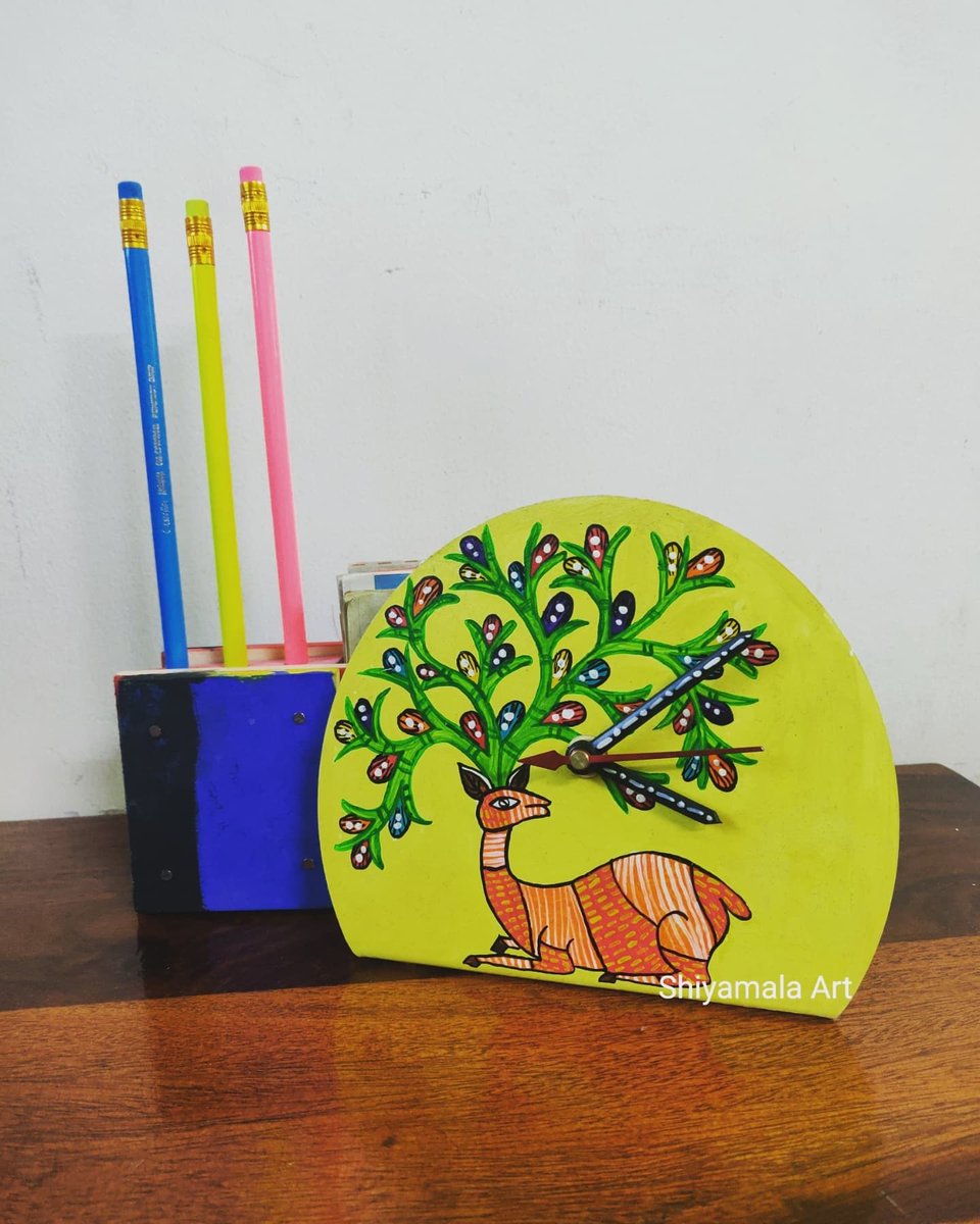thenasikgirl's tweet image. Hand-painted table clock
Gond deer 
#handmadeart
#tableclocks 
#tableclock
#handpaintedclock 
#gondart 
#clockart #clockhandpainted