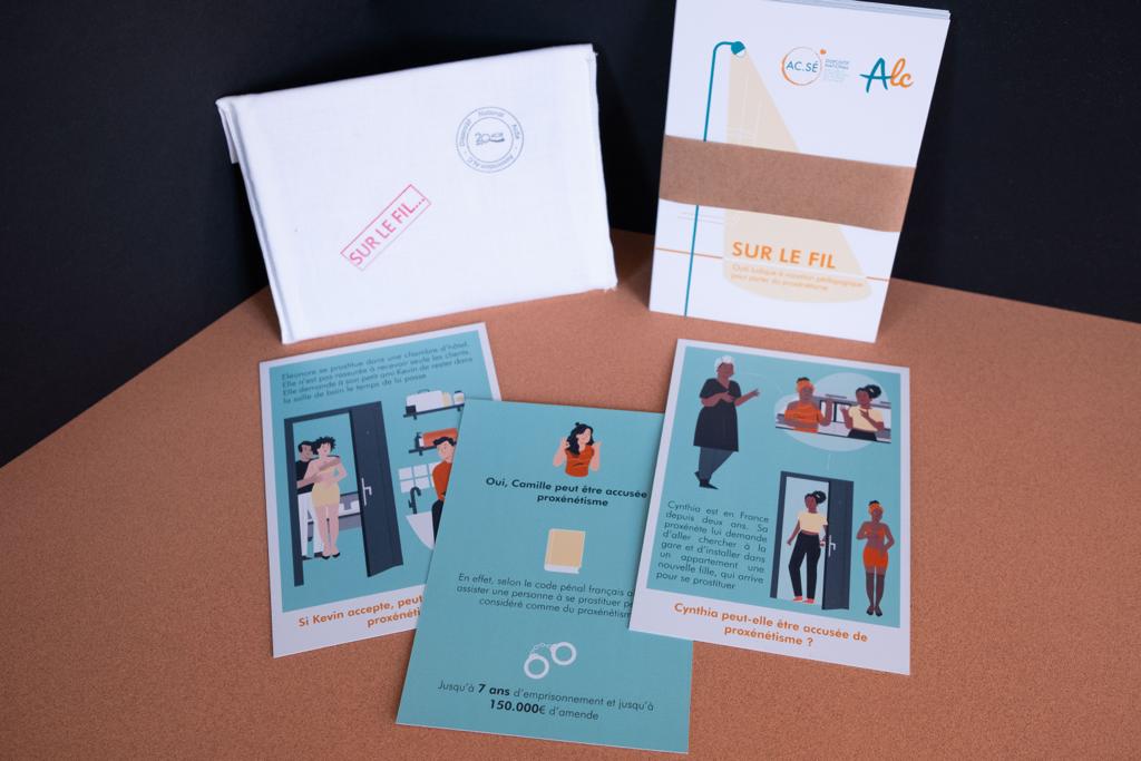 Dispositif_AcSe's tweet photo. Sur le fil… comment parler du #proxénétisme et du phénomène d’#emprise en individuel ou en collectif. Un jeu de cartes conçu par @associationALC, en français et en anglais. Graphisme @StefaniaPiaser 
Pour le commander: ac.se@association-alc.org - 14 € frais de port inclus https://t.co/OeQZsqlZia
