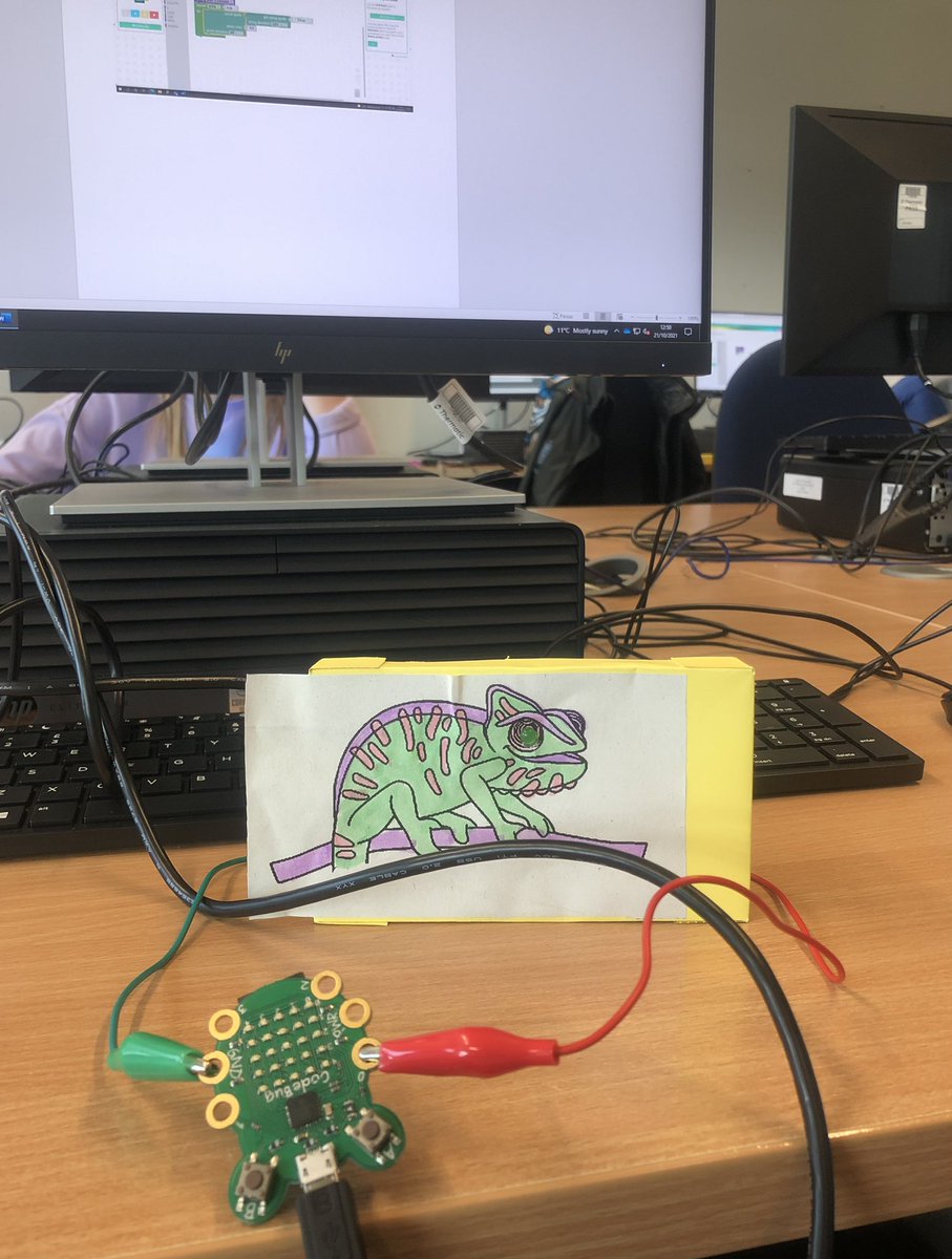 MrEScrutton's tweet photo. Absolutely loved my lesson with @JrMalewezi today! I learned how to set up and program a #CodeBug, as well as programming it to display my name π https://t.co/eVe4JxAFhg