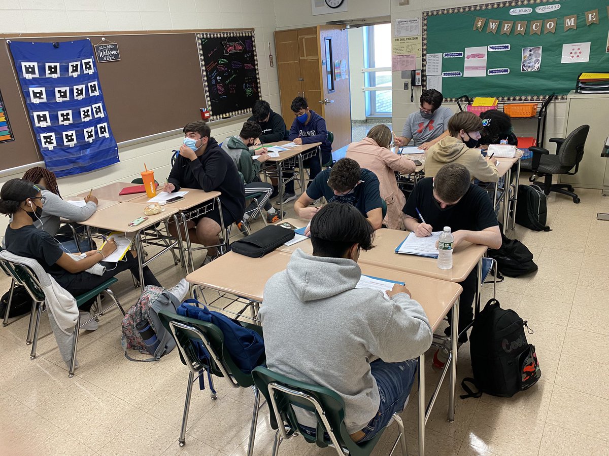 English 11 getting the opportunity to tell their own unique stories through narrative writing! #writerscommunity <a href="/FHSDalers/">FHS Dalers</a>