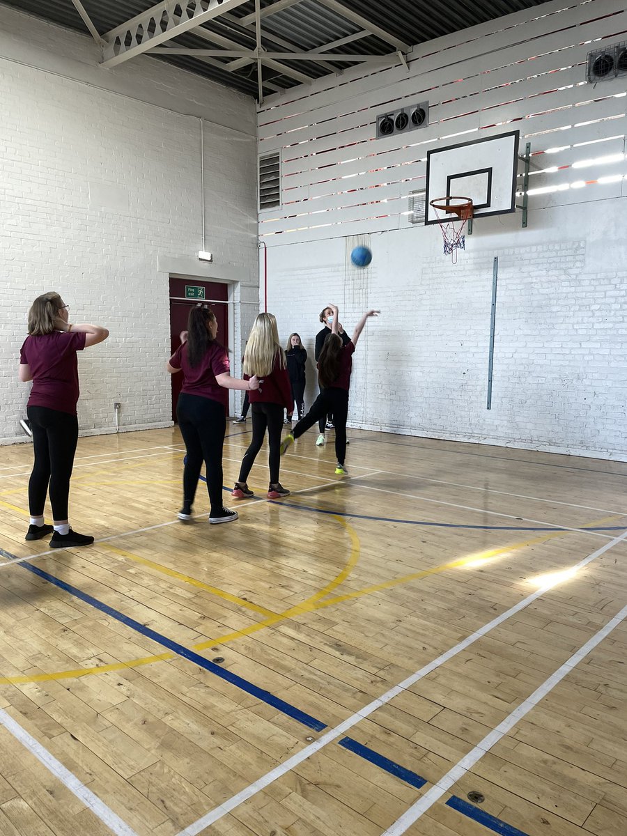 NLASC_FionaR's tweet photo. Thanks to Abby Tyrell from @SirensNetball for the first session of #SirensForSuccess to 1st year girls this morning at @MargaretsHigh! Looking forward to the next 5 weeks!
@NLActiveSchools @sportscotland @NetballScotland #NLActiveGirls https://t.co/8XRUX5jagh