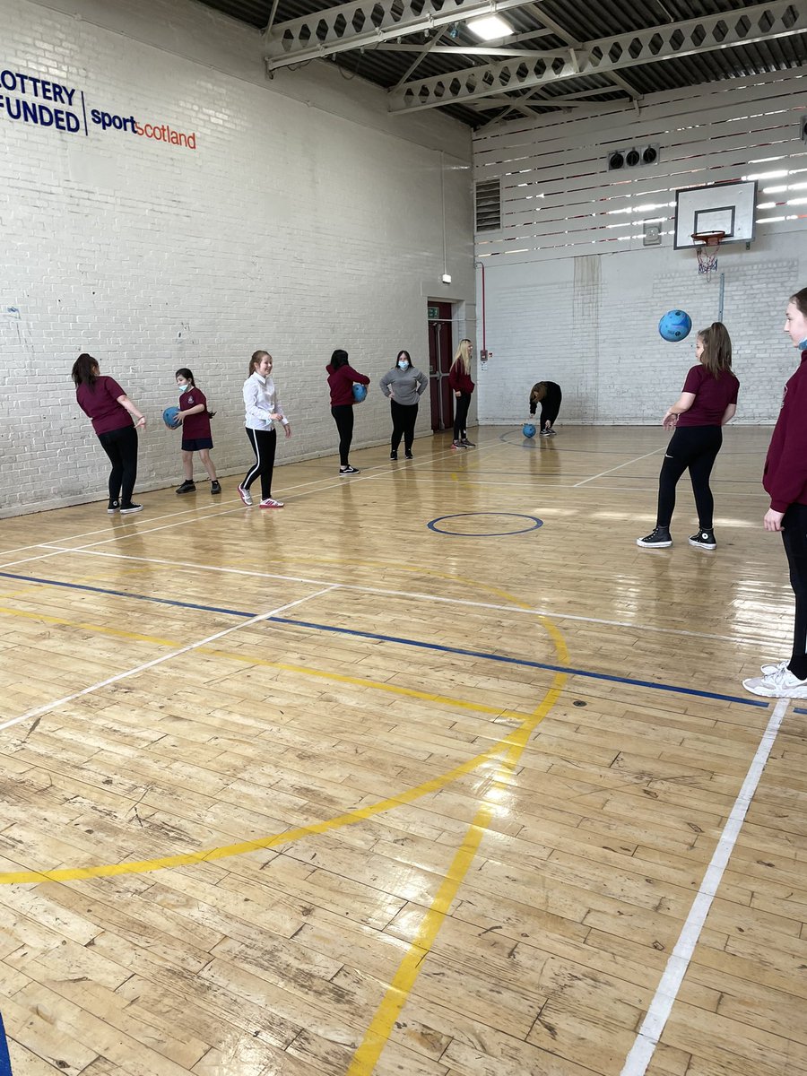 NLASC_FionaR's tweet photo. Thanks to Abby Tyrell from @SirensNetball for the first session of #SirensForSuccess to 1st year girls this morning at @MargaretsHigh! Looking forward to the next 5 weeks!
@NLActiveSchools @sportscotland @NetballScotland #NLActiveGirls https://t.co/8XRUX5jagh