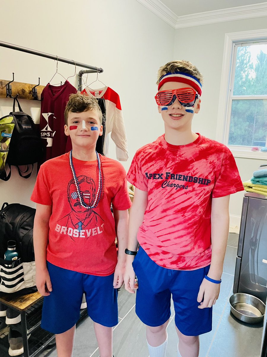 homerockstar's tweet photo. #spiritweek continues! #redwhiteandblue day! GO CHARGERS! @AfmsStu @AFMSChargers #afms https://t.co/2r91wGyMAO