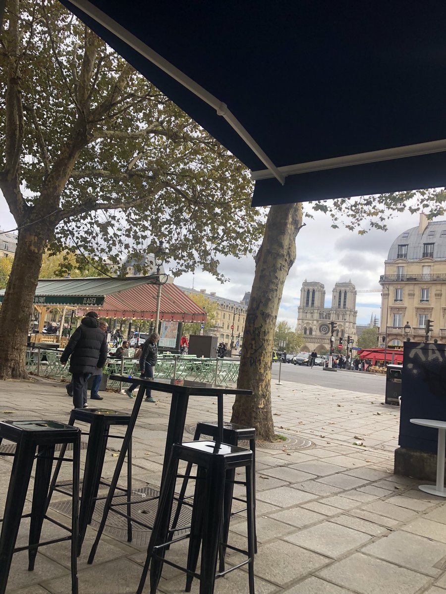 bebiski's tweet photo. Aquele crepe básico com esta vista que acho simplesmente topppp!! https://t.co/Wes8JQ1VgR