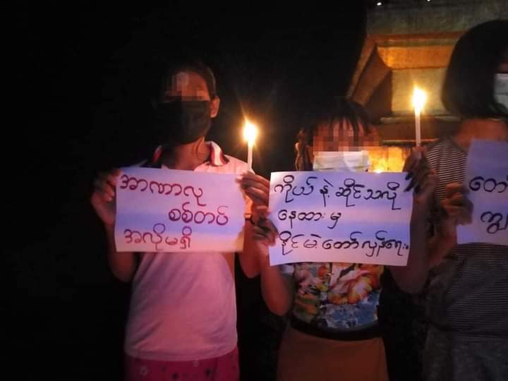 miN13700's tweet photo. Youths in #LaungLone Township offered lights to Buddha to pray for martyred heroes, for safety of PDFs &amp; demonstrated with Thadingyut candlelights to defy the military junta, on the night of October 21.

#Oct21Coup
#CandleStrike 
#WhatsHappeningInMyanmar https://t.co/jtiDJm78eJ