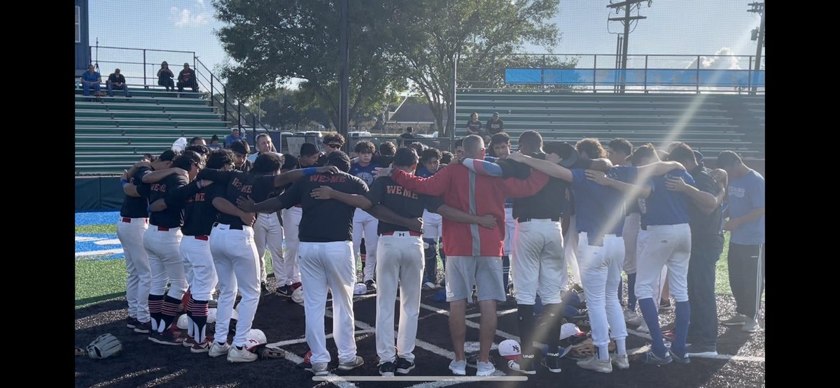 tanguma_george's tweet photo. Yesterday Baytown sterling and Northshore giving a moment of silence and saying a prayer for Steven Montemayor and all families involved . Baseball brothers coming together . What a beautiful moment .  
Thank you @RSS_Baseball @NSSHBaseball   @jaimemontemay20  
#24 #11 ⚾️❤️🙏🏽 https://t.co/mi6E9AShhJ