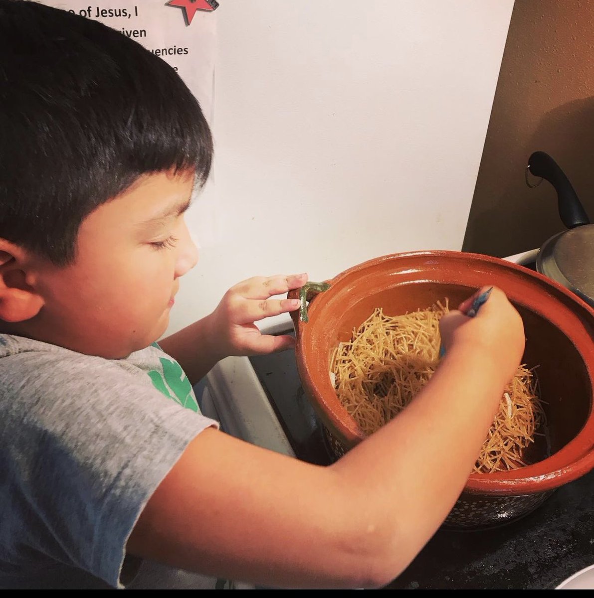 fideolocofest's tweet photo. Teaching him early on how to make Fideo Loco! Too bad he can’t join the competition 😞 

Still plenty of time to grab Pre-Sale tickets online https://t.co/4Xv0J0BpXR #linkinbio 

#FideoLocoFestival #fideoloco #vermicelli #fideos #festivals https://t.co/zFYddIFy41