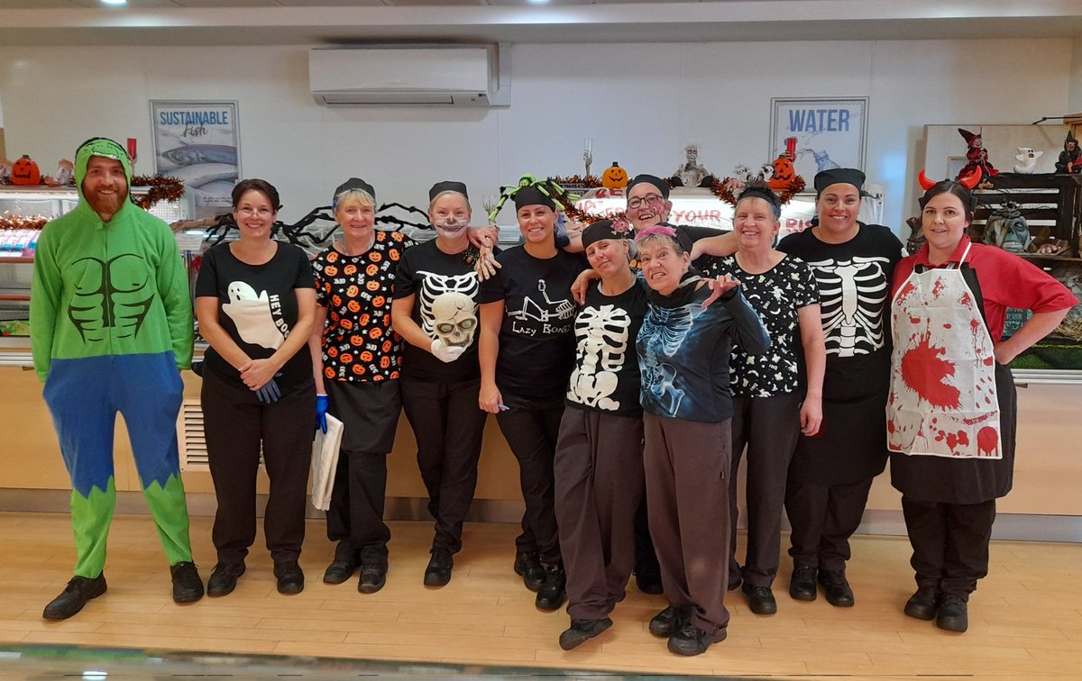 DCaterlink's tweet photo. Halloween came to Barnsley Academy @UnitedLearning , Spooky treats all around #halloween2021 #foodie @caterlink_ltd @UltCaterlink @JoanneNunney @MStreeting https://t.co/3hxFTCcFWu
