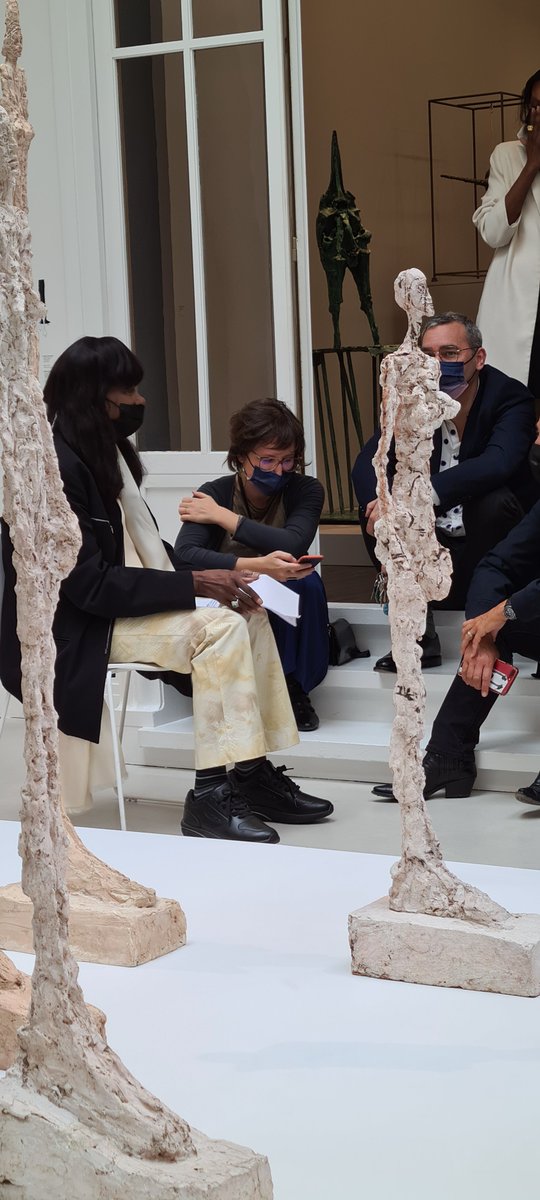 PresseKraemer's tweet photo. #GiacomettiChaseRiboud conf #presse @FAAGiacometti #ChaseRiboud #ChristianAlandete #EmilieBouvard @sentenacpresse @annemarieperei1 #Aware2021 #DelDuca2021 @AcadBeauxarts @InstitutFrance @cbarthalois @P_Teyssier @HermineVideau @Sdegastines @AwareWomenArt #poétesse #sculpture https://t.co/OlCls2m9jw