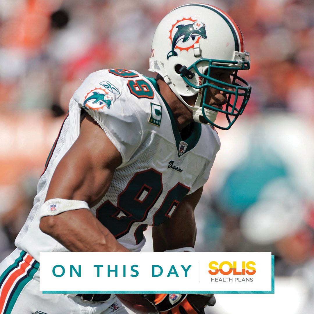 MiamiDolphins's tweet photo. #OTD in 2007, @JasonTaylor scored his 8️⃣th career TD and set an @NFL record for most career touchdowns by a defensive lineman! #FinsUp https://t.co/5KTFF1bA2d