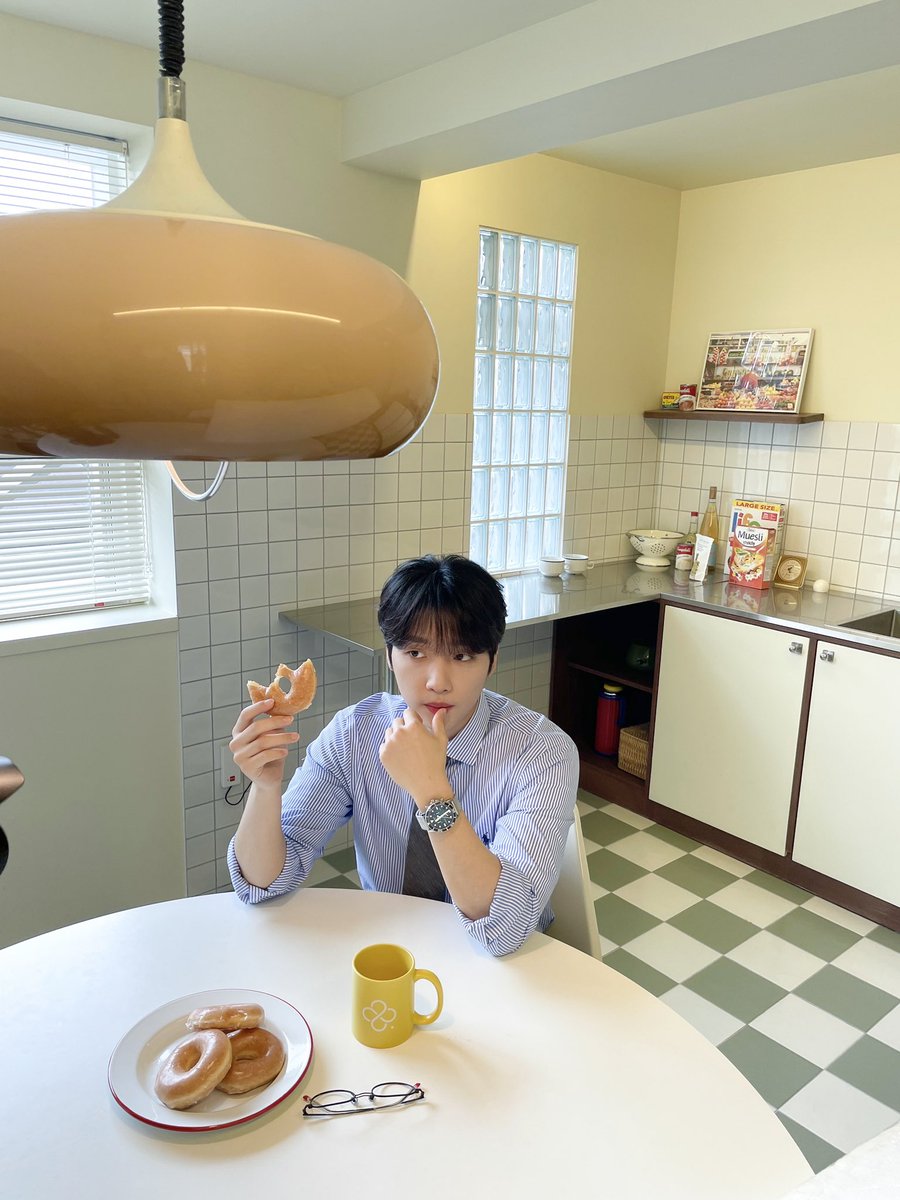 jeongsewoon_twt's tweet photo. [#정세운]
정세운 팬미팅 <레쓰꽁, 럭키!> D-2 🗓

#행운 대표이사님!
레쓰꽁 할 준비 잘 하고 계시죠?
본부장님 업무 모습 선물로 보내드립니다 🎁
그럼 토요일에 뵙겠습니다!

#JEONGSEWOON
#레쓰꽁럭키 #LETS_GO_LUCKY
#행운미래전략실3본부 https://t.co/Uw3qUOFP92