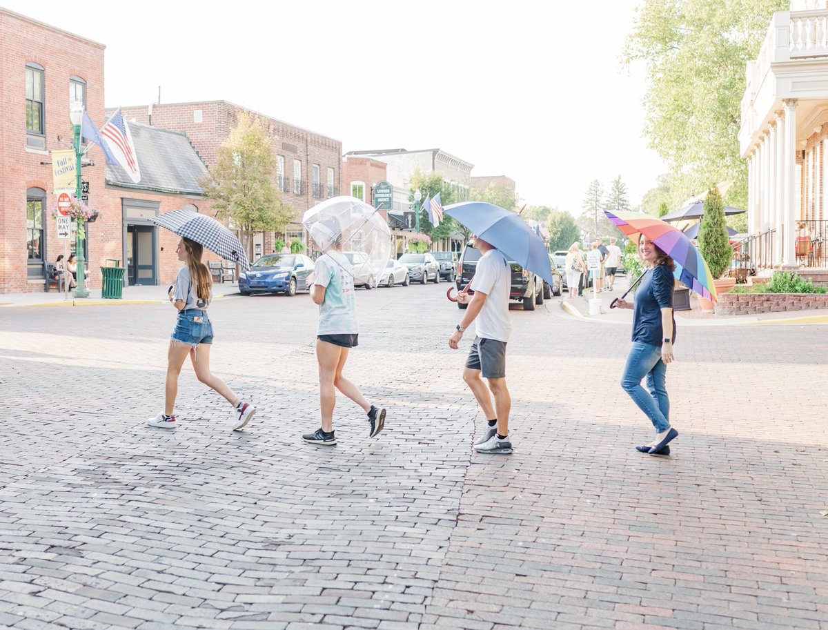 CreativUmbrella's tweet photo. Thank you Sammi, Meghan and Drew for being awesome helpers on my @abigailgowin photo shoot! https://t.co/1OrEAXUc0b