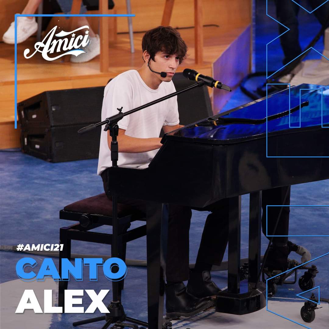 Anto_Cap_'s tweet photo. Li hanno chiamati "Alessandro" perché "boni, talentuosi e proprietà di Lorella" era troppo lungo.
#Amici21 
#amici20 https://t.co/R7yUw1JadK