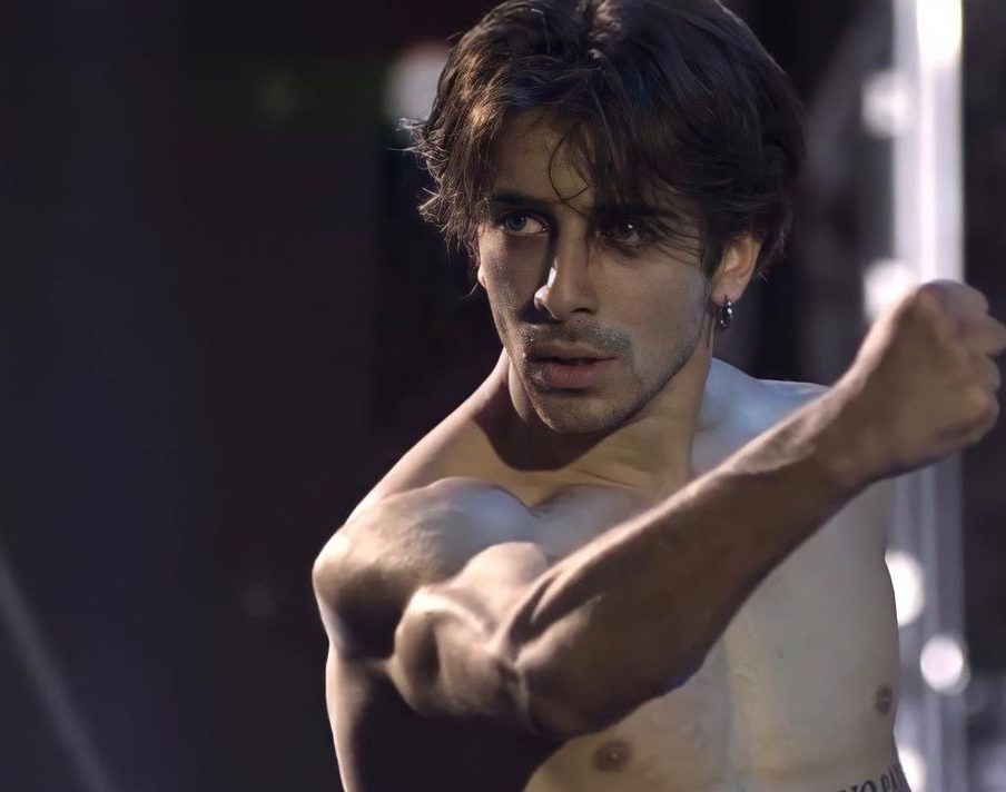 Anto_Cap_'s tweet photo. Li hanno chiamati "Alessandro" perché "boni, talentuosi e proprietà di Lorella" era troppo lungo.
#Amici21 
#amici20 https://t.co/R7yUw1JadK