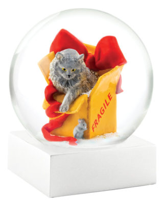 giftshopmag's tweet photo. The Cat in a Box Snow Globe by @CoolSnowGlobes is a witty creation that depicts the rivalry between a feline and a mouse and a love of boxes! #ProductPickoftheWeek #Catlovers #GiftShops https://t.co/XjCswM1RYe