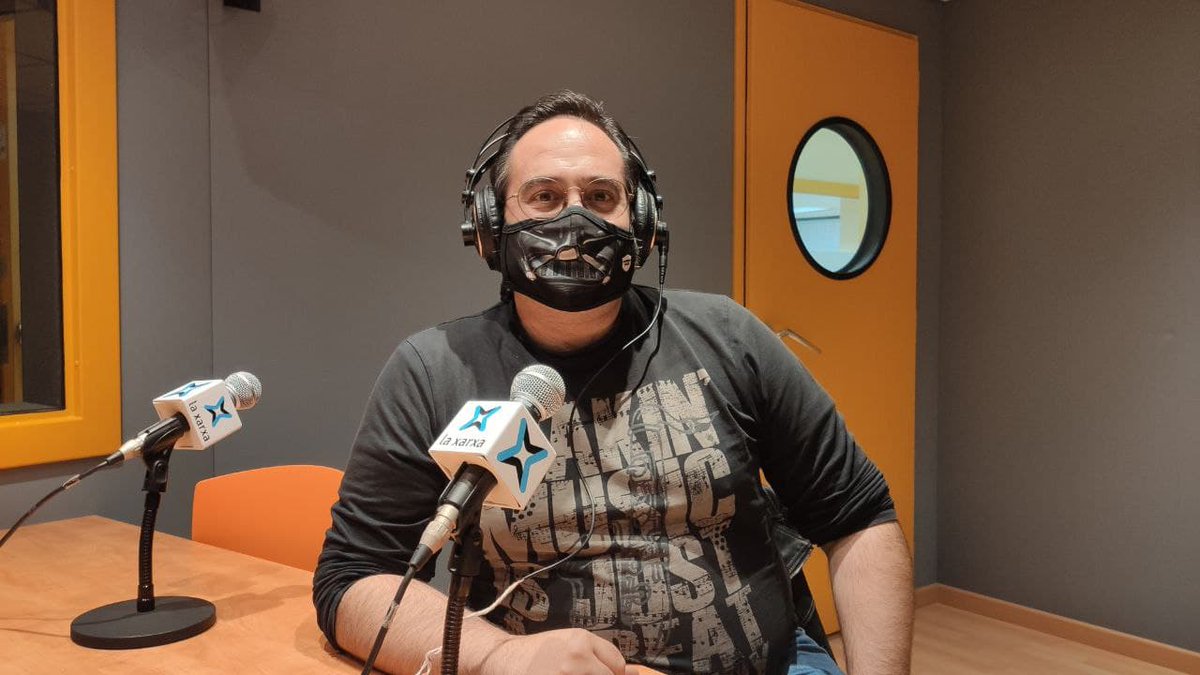 olesaradio's tweet photo. 🔴 CORRELLENGUA | Dissabte arriba a #Olesa la 20a edició del #Correllengua. La @CalOlesa  ha organitzat dues activitats a l'Escorxador:
20 h: presentació del llibre "Curset: mètode de català per a tothom".
22 h: espectacle de monòlegs.
Més info: https://t.co/5bPuhx3ZhM https://t.co/taEsL20kEz