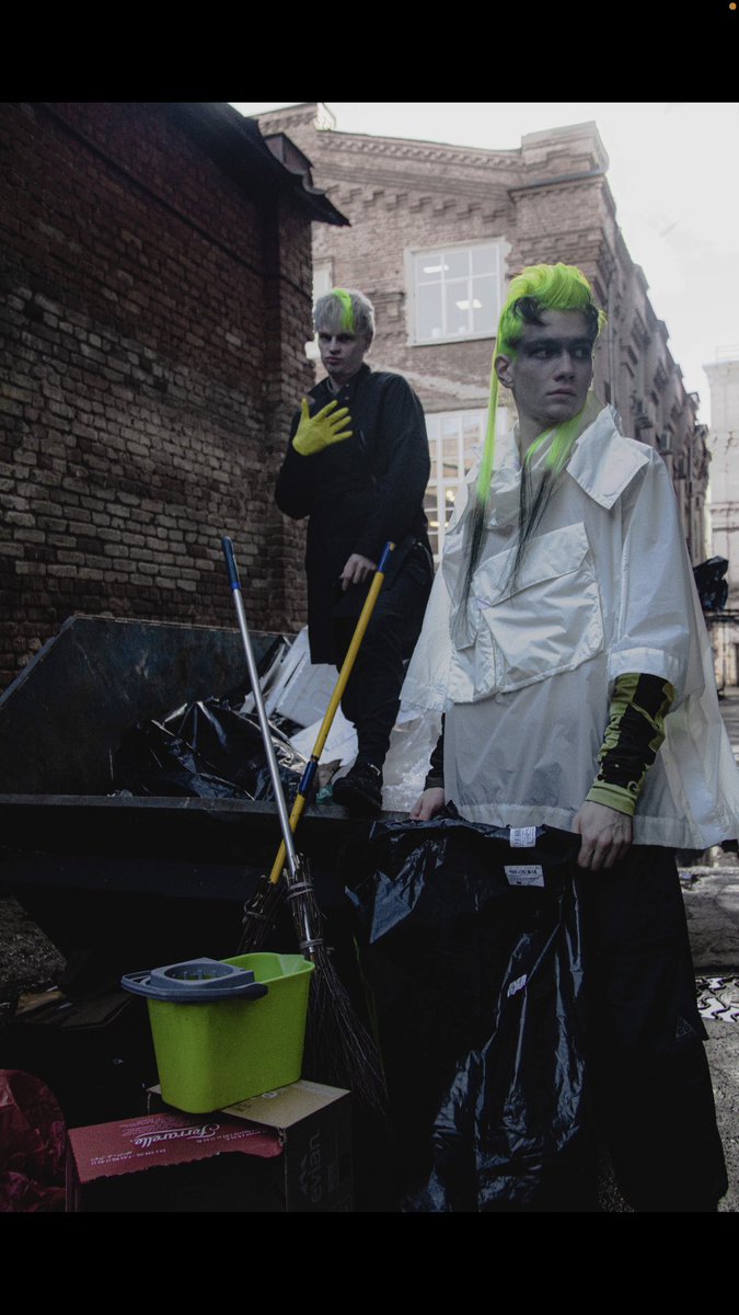 Был на Russian barber week.
Не без приколов. Барберы работают в индустрии красоты и игнорируют моду - мой субъективный вывод. Я собрал аутфиты для моделей из брендов Cloudburst, object x и прочего.
А Саня поймал в объектив <a href="/n1kasasha/">_baldgold</a>