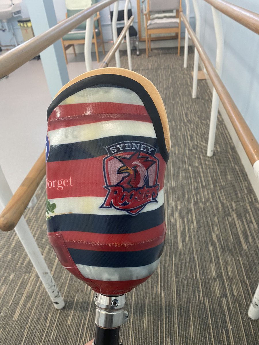 frombullets2biz's tweet photo. Got to love it when it’s new leg day. 

As it’s nearing #RemembranceDay what better than a @sydneyroosters #lestweforget🌹 #prosthetic leg #amputeelife #eaststowin https://t.co/Gi3G96g6D1