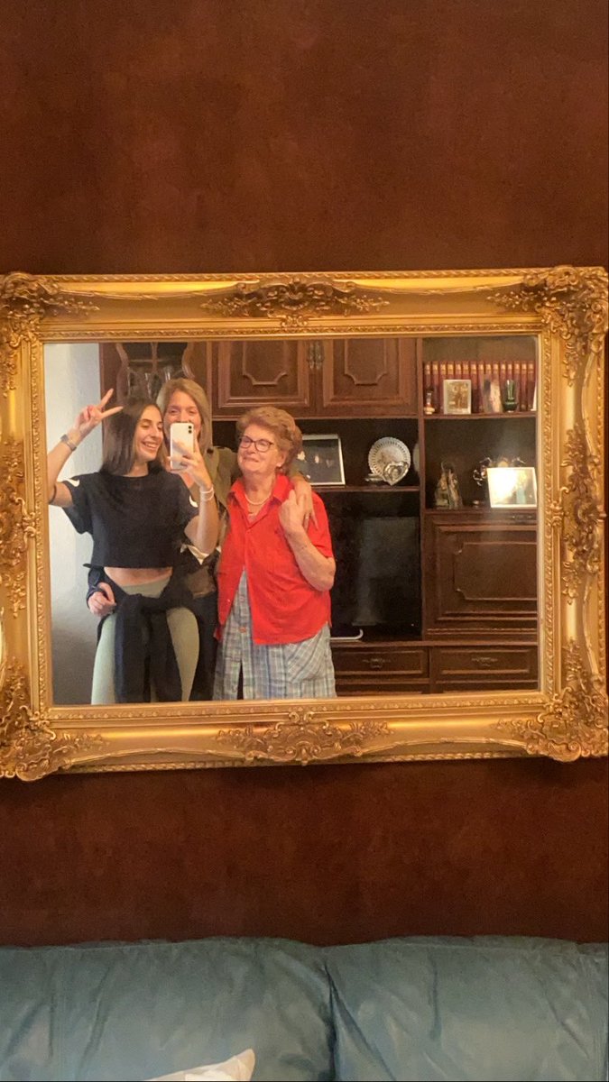 carlaarochina4's tweet photo. En casa de la abuelita❤️ https://t.co/wprIv6L9pO