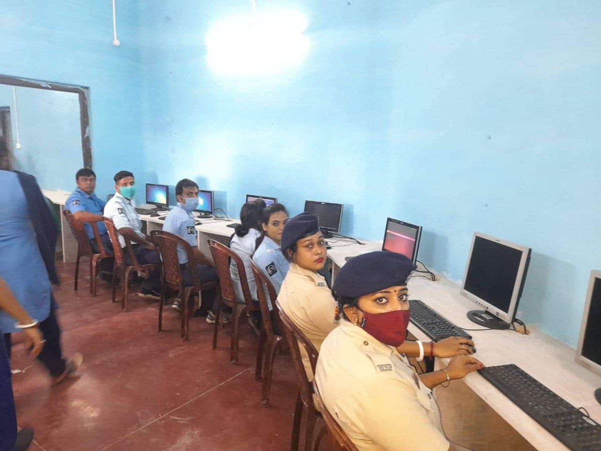 bkpcitypolice's tweet photo. Today, Computer Training Centre for police personnel inaugurated by Ld. Commissioner of Police, Barrackpore at Bhatpara, an initiative to enhance #digital literacy. https://t.co/XFsOYyVDMp