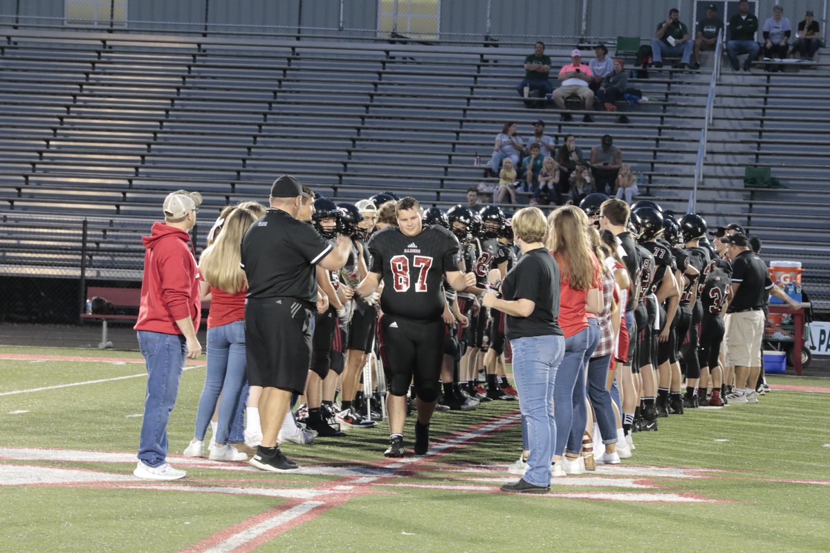 ByHunterTickel's tweet photo. Max Jessee went through a transition ahead of his senior year that is difficult to maneuver — transfer high schools nearly 400 miles apart.

The Southridge kicker is making an impact after a seamless transfer in more ways than one.

https://t.co/cRZ1TcuUmQ https://t.co/0jNaCgCtD7