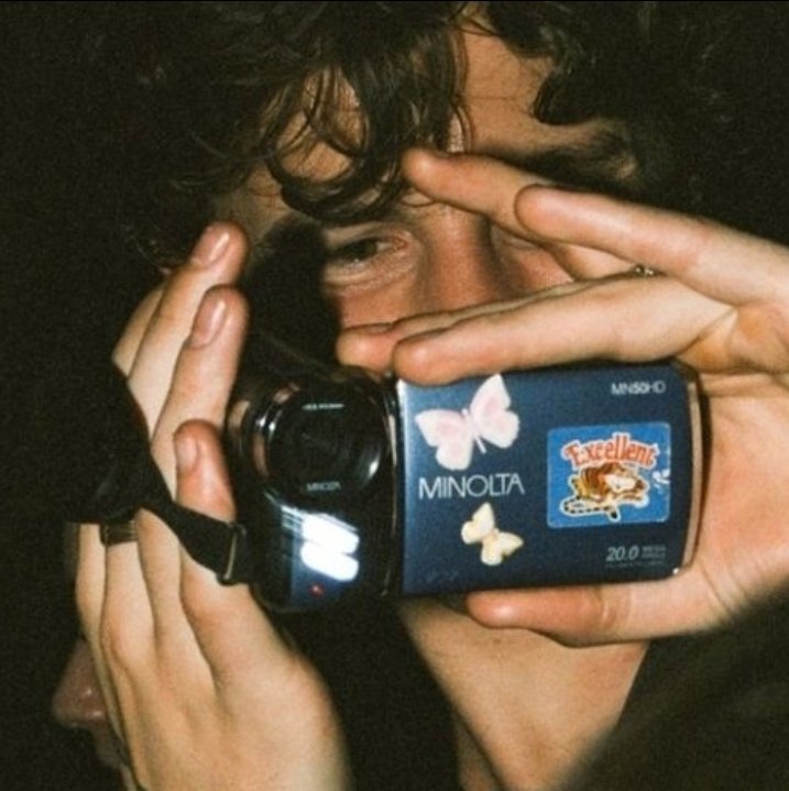 RAULFEATURES's tweet photo. videographer shawn mendes https://t.co/TURNk11ZmD