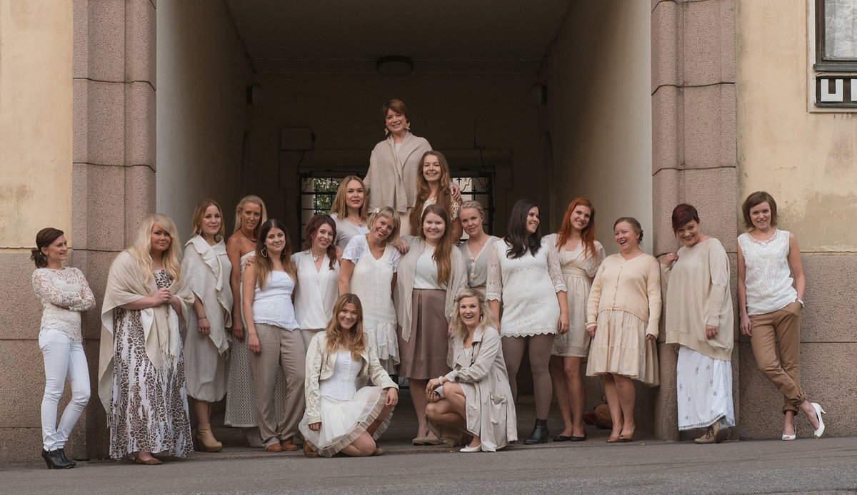 London a cappella fans... 

..meet Emma Salokoski Voices! We are hosting this incredible Finnish group in LONDON nov 18 @  St Giles-in-the-fields (double bill with <a href="/spookyfistful/">Fistful of Spookies</a>) 
bit.ly/fistful21