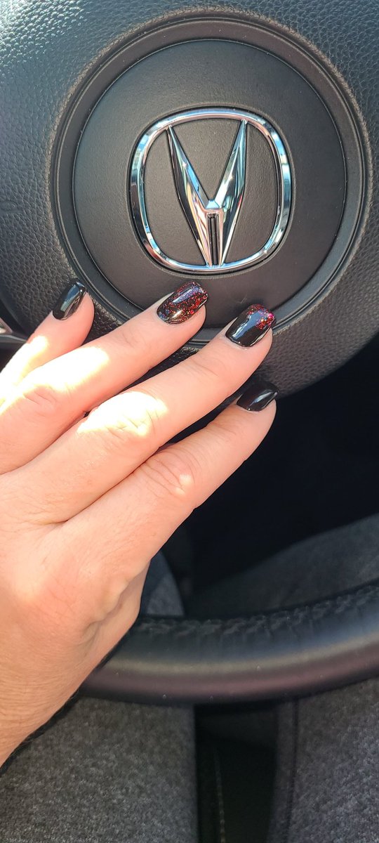 CKActions's tweet image. I love my Halloween nails from my lady Linh Phan ! 5 years of loving my nails and toes! She always adds her own special touch on holidays and special occasions. You should see my toes. #pretty #classy #qualitynails